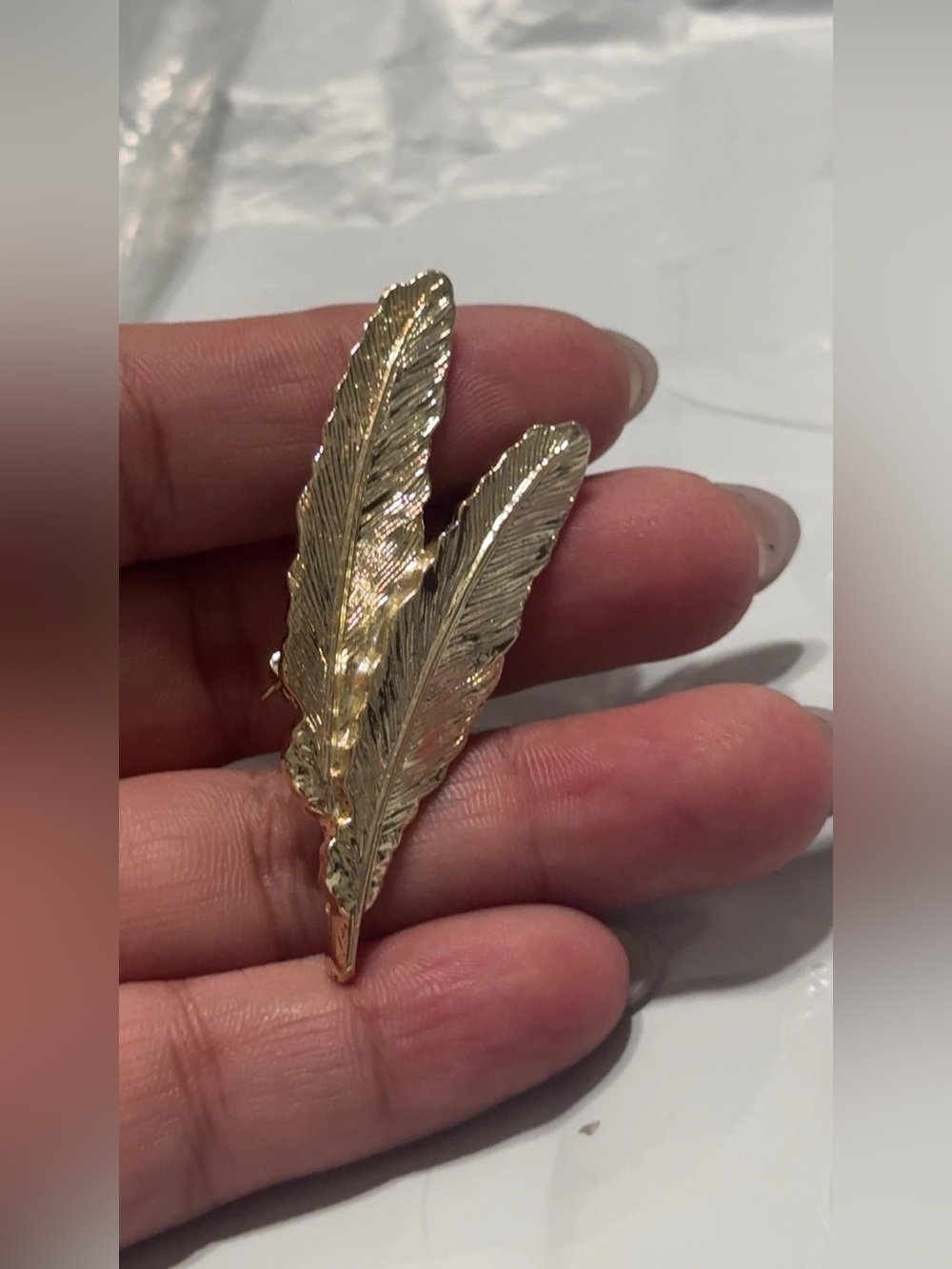 Gold Feather Hair Pin - Elegant Women's Accessory